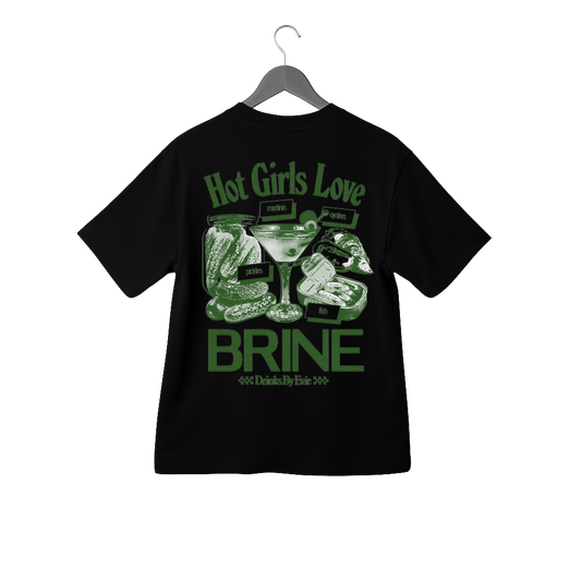 "Hot Girls Love Brine" Yeşil Baskılı Siyah Tişört | Eğlenceli ve Farklı Tarz! 🍸
