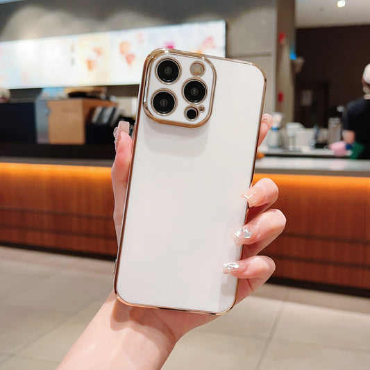 Lüks Parlak Beyaz iPhone Kılıfı (13 Pro / 13 Pro Max / 14 Pro Max) – Altın Detaylı, Şık ve Koruyucu
